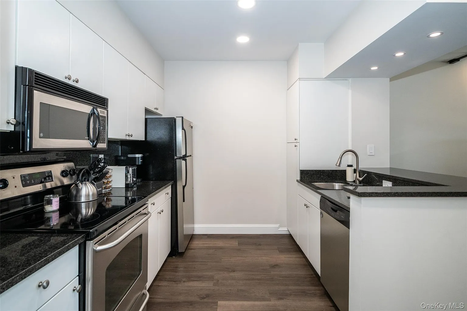 100 New Roc City Place #405 photo 1