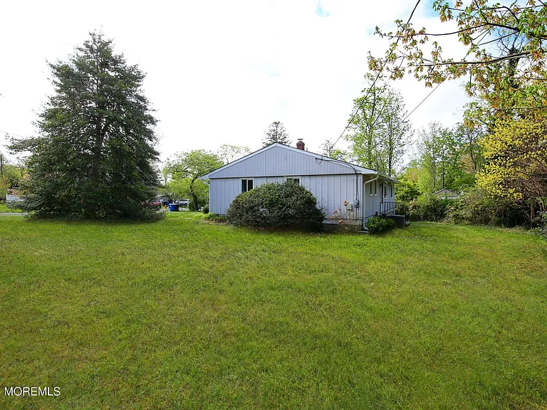 29 Demmert Ave — Photo 5