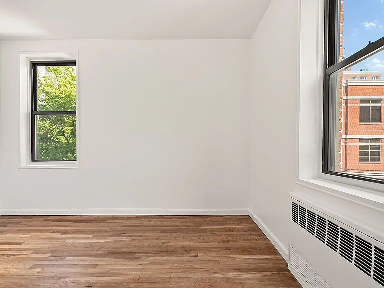 41-34 Frame Pl #2B — Photo 3