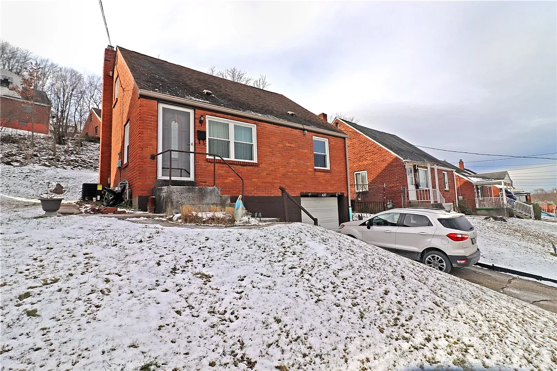 437 Cedar St photo 1