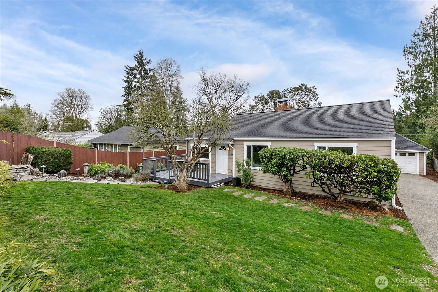 16234 9 Avenue NE photo 1