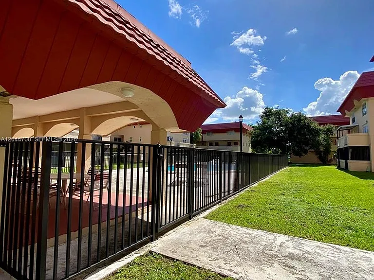 10901 N Kendall Dr #210 — Photo 18