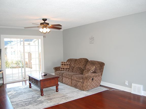 3rd image of 512 W 22nd St