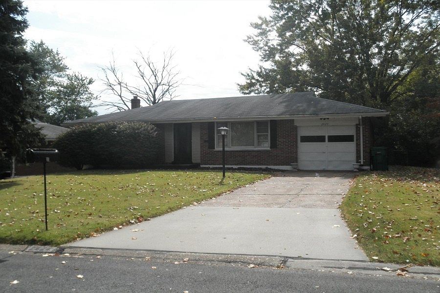 1st image of 2424 Caverhill Dr
