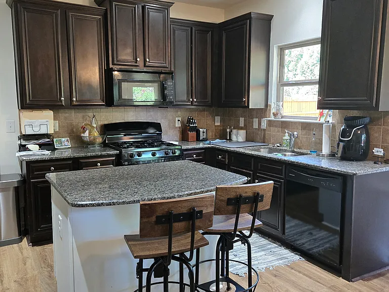 4655 Cabrini Pl — Photo 5
