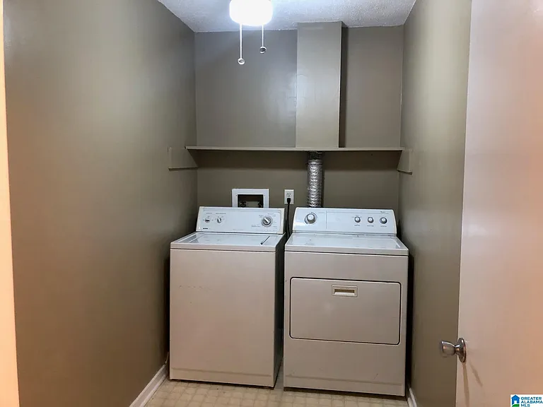 680 Idlewild Cir — Photo 5