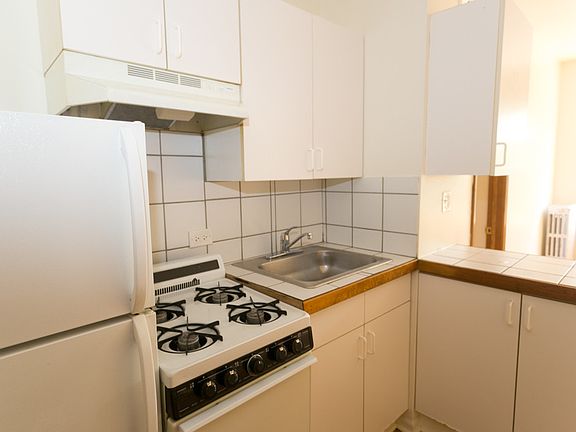 4th image of 4031 N Kenmore Ave APT 203