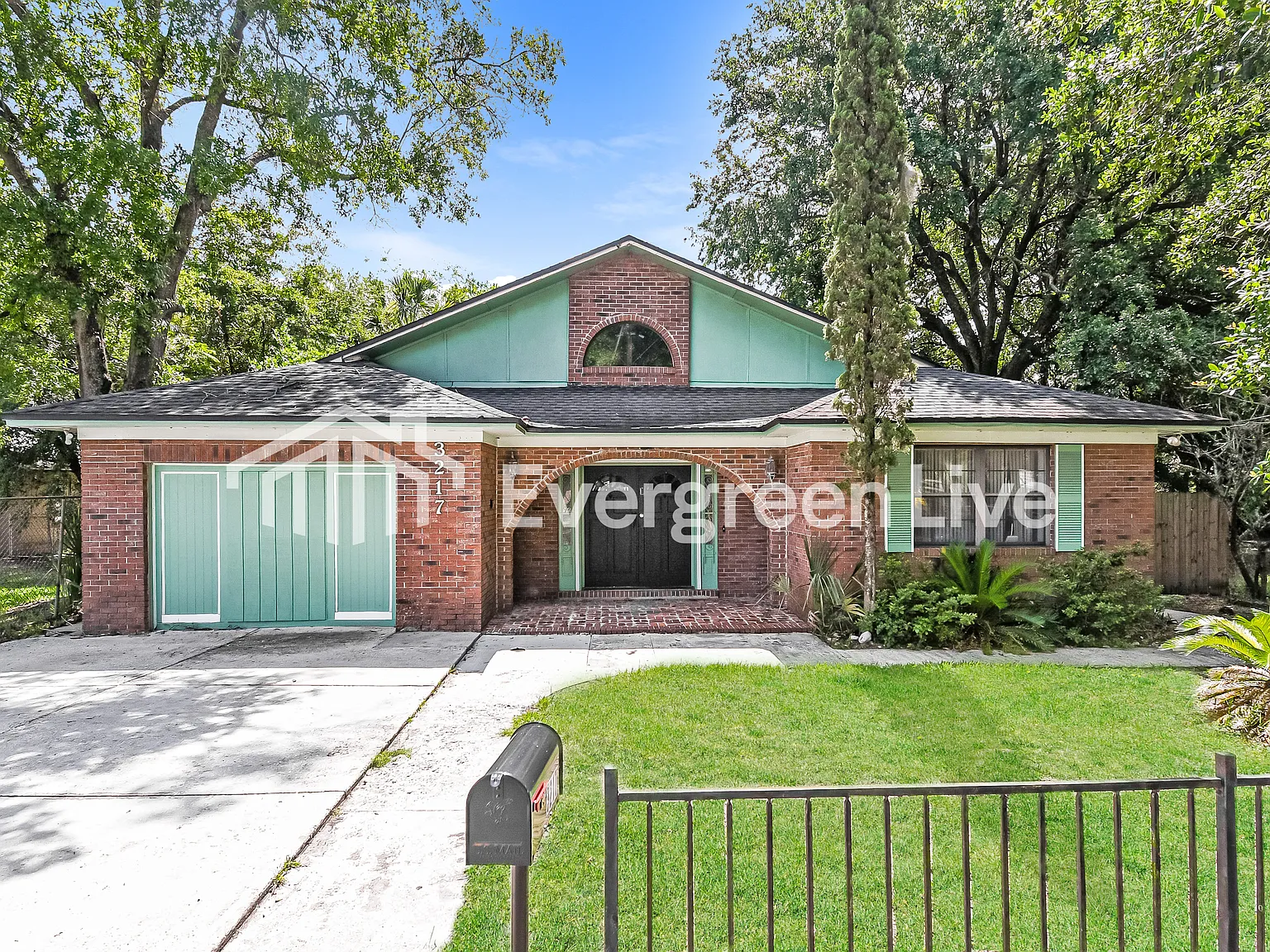 3 bed, 2.0 bath, 2200 sqft, $1,345 — Photo 1