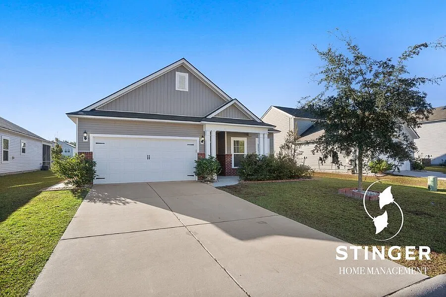 4 Bedroom / 3 Bathroom For Rent in Shadow Moss — Photo 3