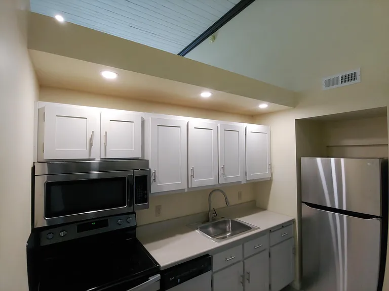 Open ceiling to bedroom.