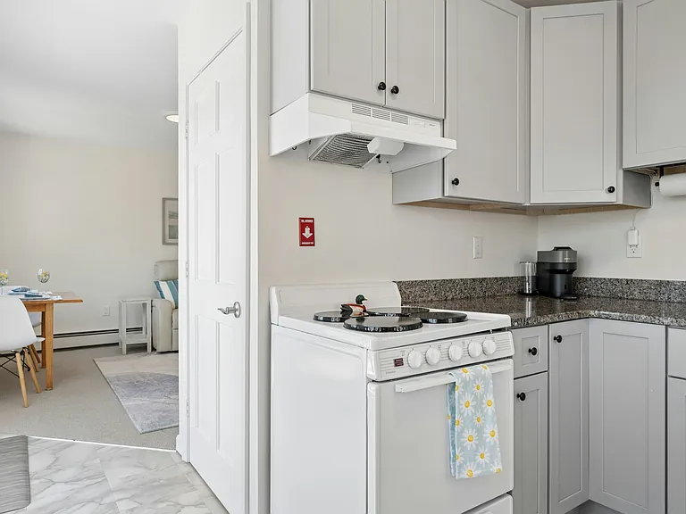 81B Jolicoeur Ave #B — Photo 11