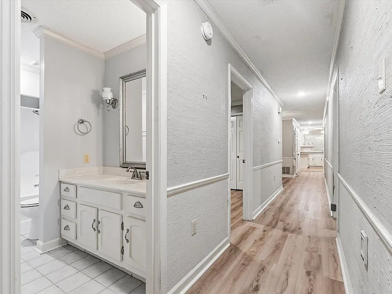 1610 Hillcrest Dr — Photo 25