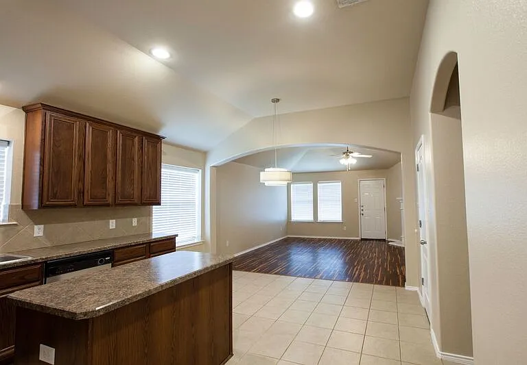 709 Alder Dr — Photo 7