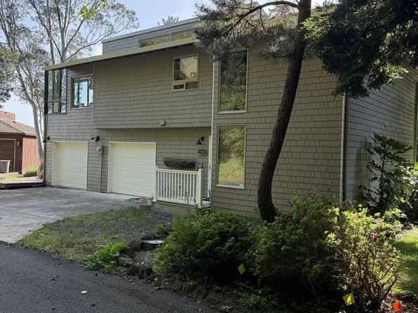 1253 NE East Lagoon Dr, Lincoln City, OR 97367