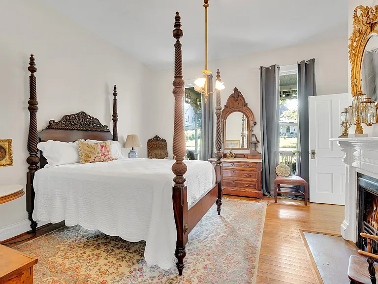 221 N Walnut St — Photo 13