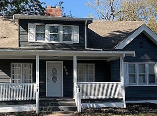 930 Pembrook Rd, Cleveland Heights, OH 44121