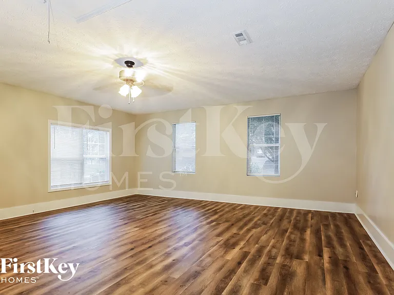 35 Peachtree Way — Photo 6