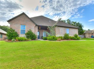 2724 Pacifica Ln, Edmond, OK 73034