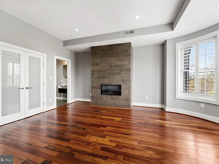 2421 1st St NW #1 — Photo 4