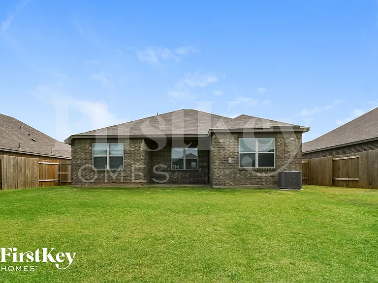 1536 Millennium Dr — Photo 14