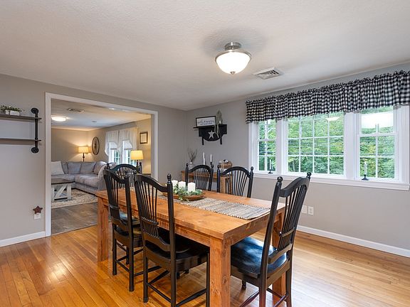 3rd image of 113 Charlton Rd