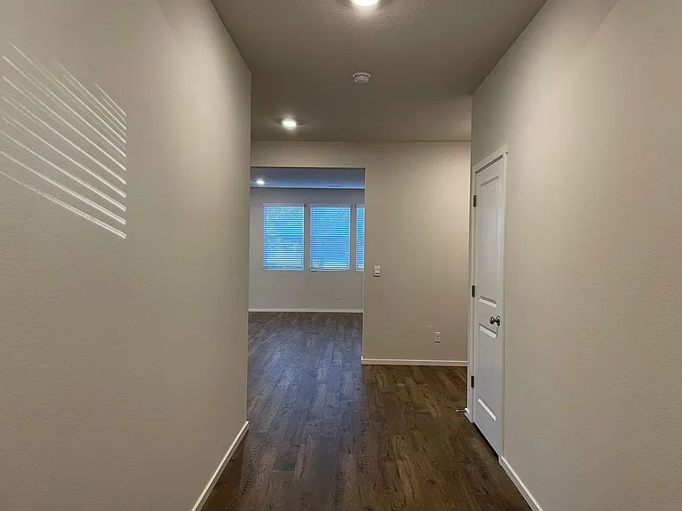4941 NE 24th Ave — Photo 3