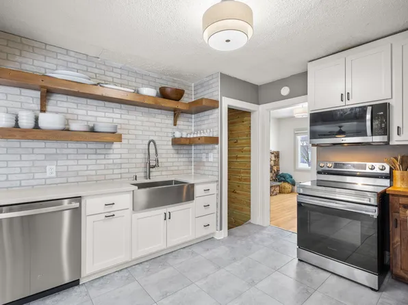 6828 Corvallis Ave N, Crystal, MN 55428