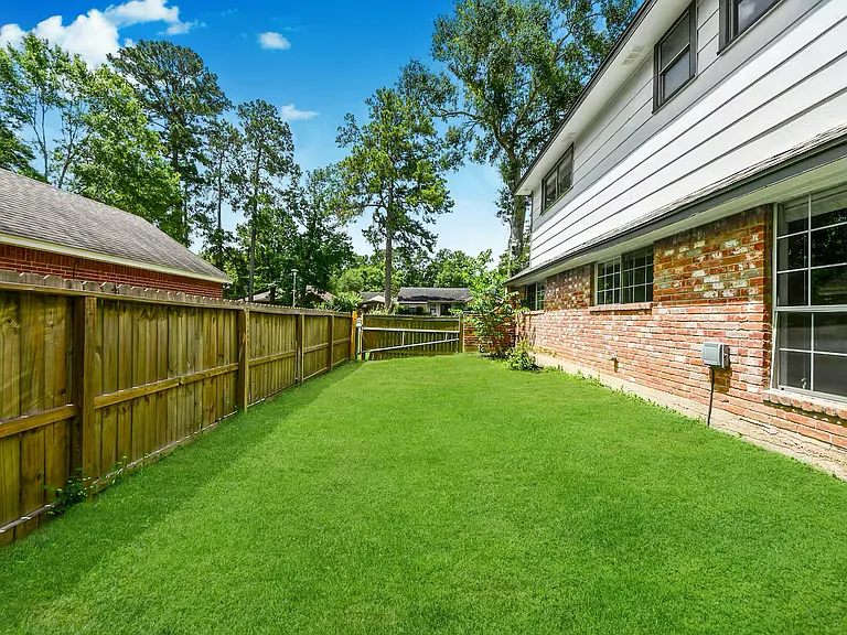 611 Sycamore Dr — Photo 30