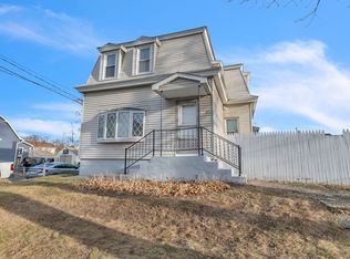 17 Griffin St, Springfield, MA 01104