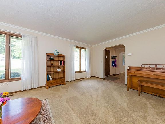 3rd image of 8295 Pebble Creek Ct