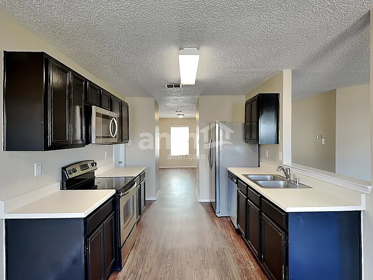 1430 Stewart Dr — Photo 3
