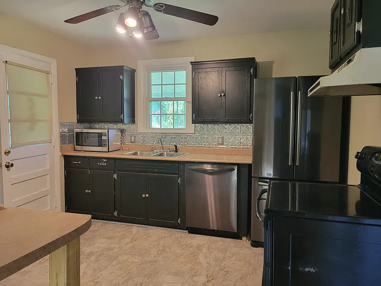 200 Graylynn Dr — Photo 7