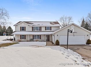 6920 Browmyer Dr NE, Rockford, MI 49341