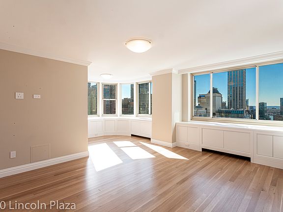 4th image of 30 W 63rd St #31MNO