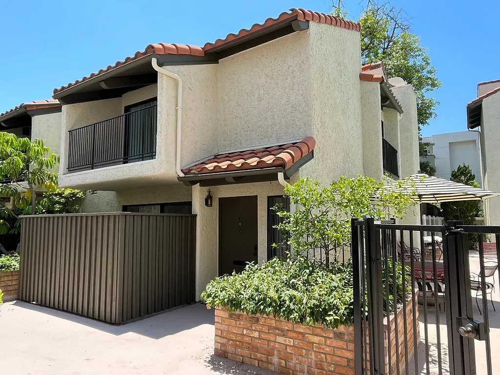 2 bed, 1234 sqft, $4,850 — Photo 1