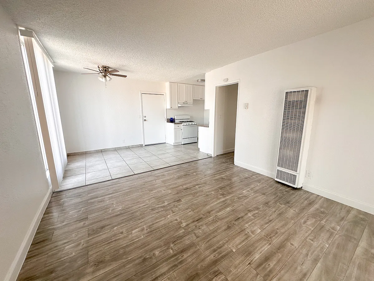 Building Photo - 15433 Chase St #2