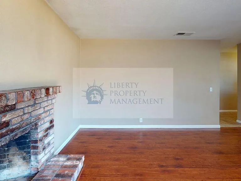 842 Amber Pl — Photo 4