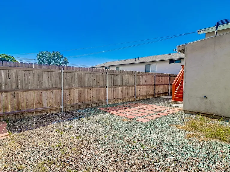 843 Georgia St — Photo 31
