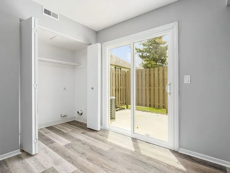 TOWNHOMES AT MCNAUGHTEN — Photo 13