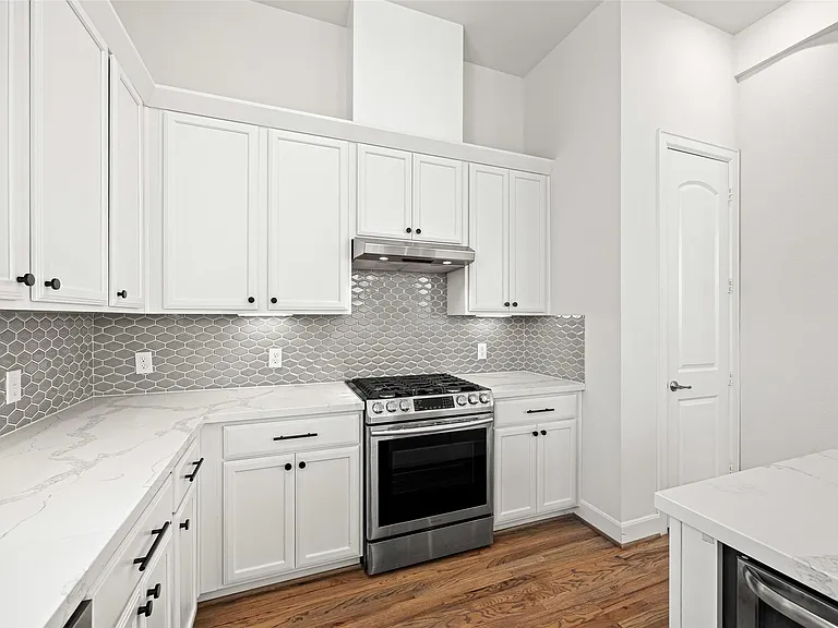 719 Leverkuhn St — Photo 16