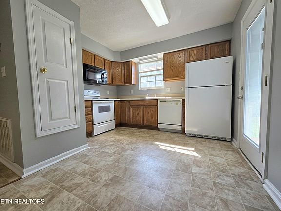 4th image of 4701 Scepter Way