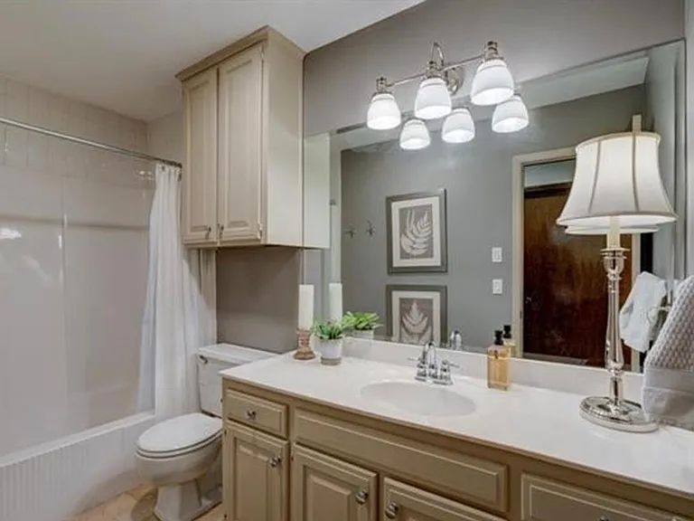 10641 S Sandusky Ave — Photo 29