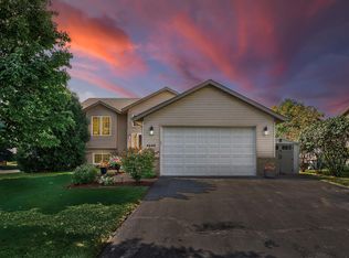 4640 Oakwood Cir SE, Prior Lake, MN 55372