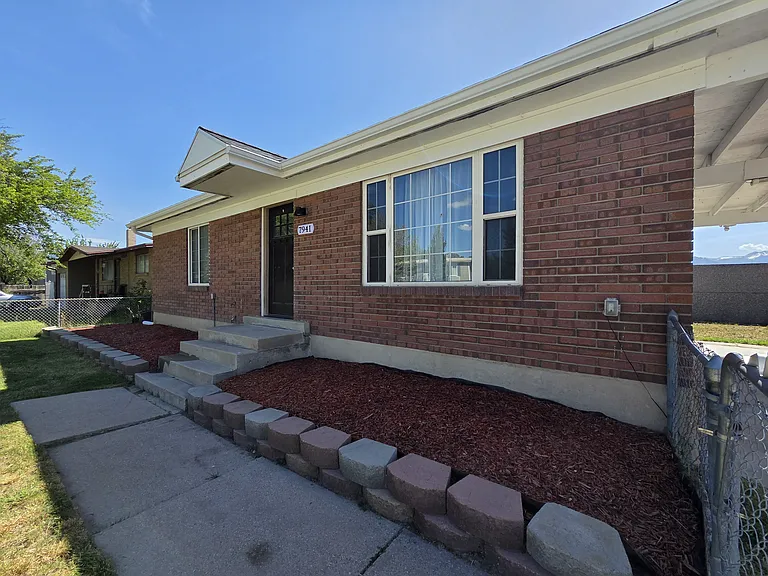 7941 S 3620 W — Photo 4