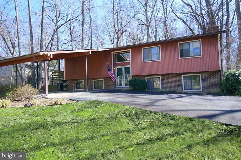 1st image of 3221 Barbara Ln