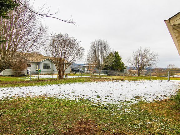 3rd image of 5615 Brandon Park Dr