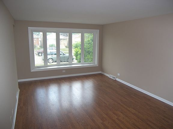 3rd image of 7754 S Melvina Ave