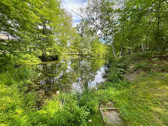 5th image of 6940 Knollwood Ct