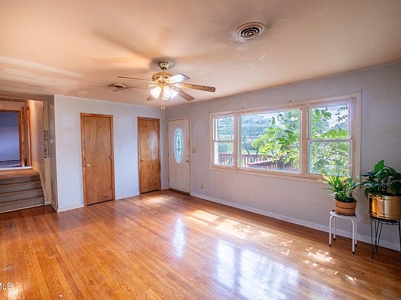 4th image of 116 Eastside Dr