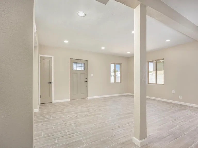 1700 E Grant Rd — Photo 12